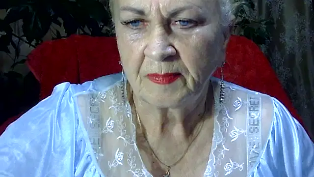 Snapshot of Emma52610 chatting on 11.18.25 Emma52610 online show from 11.18.25