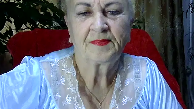 Snapshot of Emma52610 chatting on 11.19.25 Emma52610 online show from 11.19.25