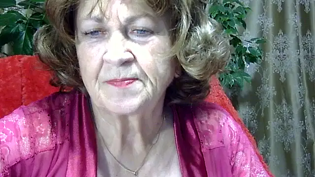 Snapshot of Emma52610 chatting on 11.23.25 Emma52610 online show from 11.23.25