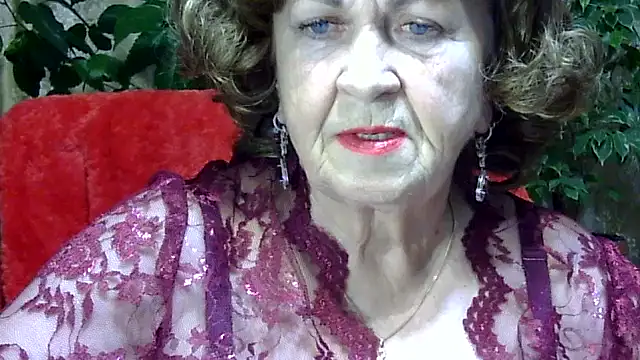 Snapshot of Emma52610 chatting on 11.25.25 Emma52610 online show from 11.25.25