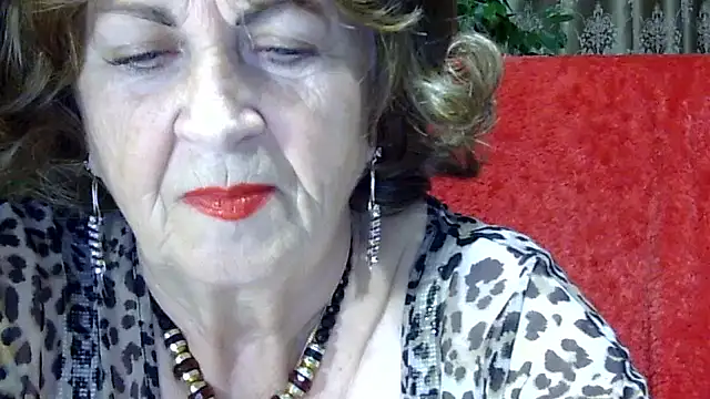 Snapshot of Emma52610 chatting on 11.30.25 Emma52610 online show from 11.30.25