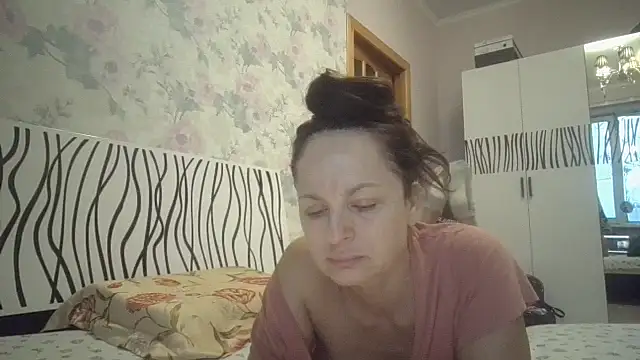 Snapshot of LindaStarS chatting on 12.01.25 LindaStarS online show from 12.01.25