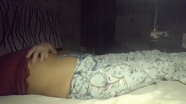 Snapshot of LindaStarS chatting on 12.18.25 LindaStarS online show from 12.18.25