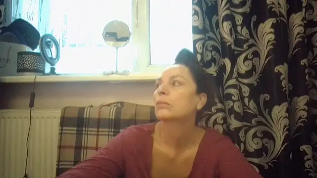 Snapshot of LindaStarS chatting on 12.21.25 LindaStarS online show from 12.21.25