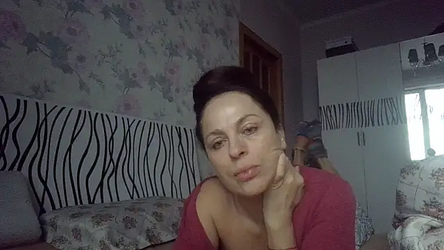 Snapshot of LindaStarS chatting on 12.22.25 LindaStarS online show from 12.22.25