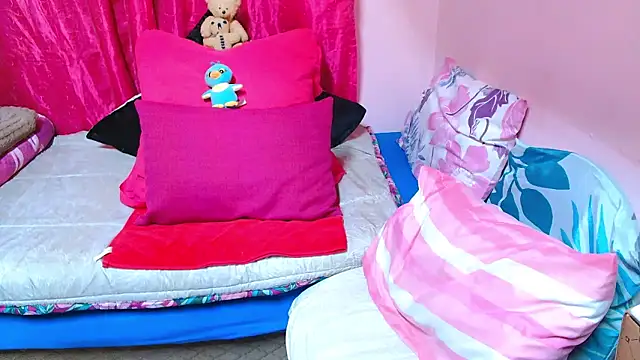 SLUTTYROXY online show from 01.12.26