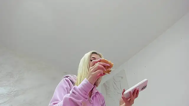 Snapshot of lissababe1 chatting on 09.27.25 lissababe1 online show from 09.27.25