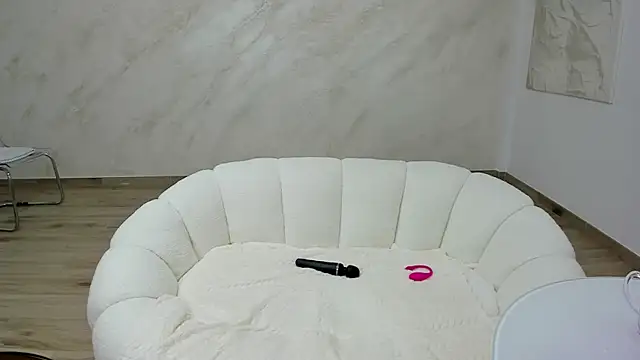 Snapshot of lissababe1 chatting on 10.13.25 lissababe1 online show from 10.13.25