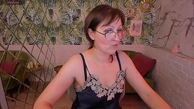 Snapshot of Paris_Cherry chatting on 12.20.24 Paris Cherry online show from 12.20.24