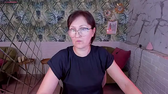 Snapshot of Paris_Cherry chatting on 01.06.25 Paris Cherry online show from 01.06.25