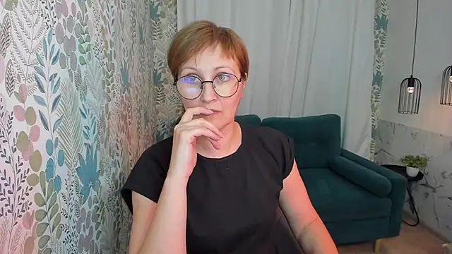 Snapshot of Paris_Cherry chatting on 02.20.25 Paris Cherry online show from 02.20.25