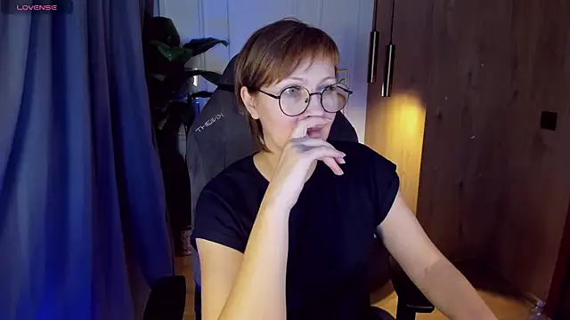 Snapshot of Paris_Cherry chatting on 02.22.25 Paris Cherry online show from 02.22.25