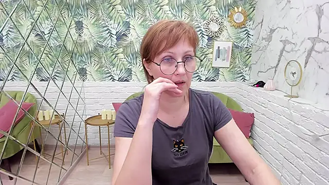 Snapshot of Paris_Cherry chatting on 03.18.25 Paris Cherry online show from 03.18.25