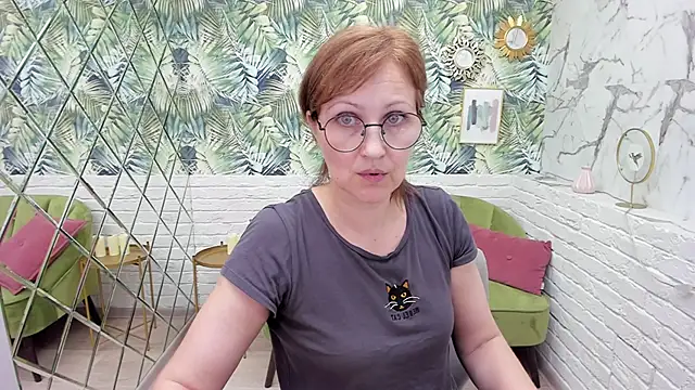 Snapshot of Paris_Cherry chatting on 03.18.25 Paris Cherry online show from 03.18.25