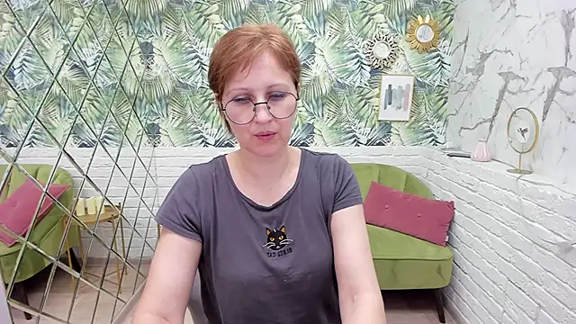 Snapshot of Paris_Cherry chatting on 03.19.25 Paris Cherry online show from 03.19.25