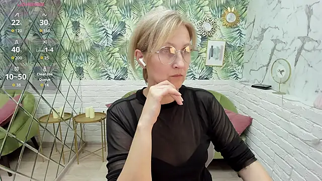 Snapshot of Paris_Cherry chatting on 09.27.25 Paris Cherry online show from 09.27.25