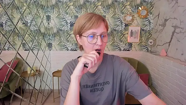 Snapshot of Paris_Cherry chatting on 05.30.26 Paris Cherry online show from 05.30.26