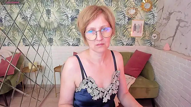 Snapshot of Paris_Cherry chatting on 05.31.26 Paris Cherry online show from 05.31.26