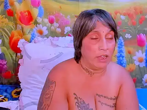 Snapshot of indianroxy chatting on 10.13.25 indianroxy online show from 10.13.25