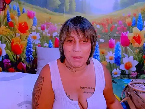 Snapshot of indianroxy chatting on 10.26.25 indianroxy online show from 10.26.25