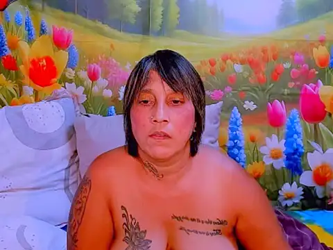 Snapshot of indianroxy chatting on 10.27.25 indianroxy online show from 10.27.25