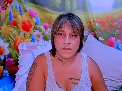 Snapshot of indianroxy chatting on 11.15.25 indianroxy online show from 11.15.25