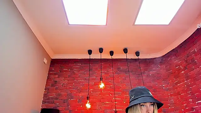 ChristynaRoss online show from 03.25.26