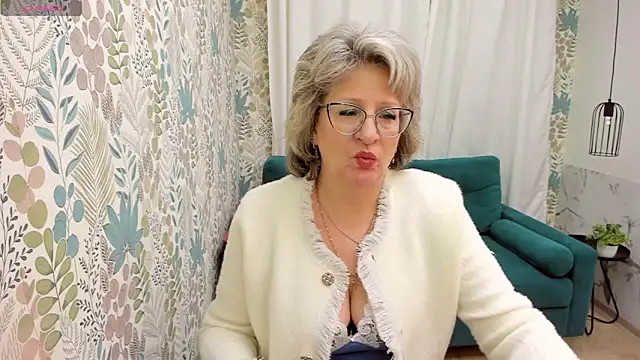 EvelynJoyful online show from 02.06.25