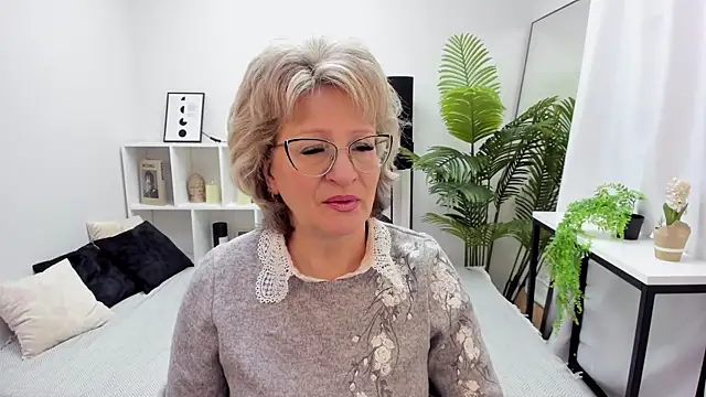 EvelynJoyful online show from 03.19.25