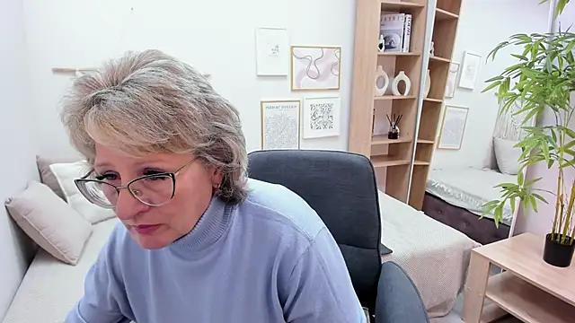 EvelynJoyful online show from 10.17.25