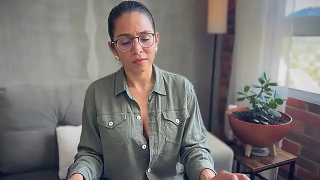 illaroom online show from 10.14.25