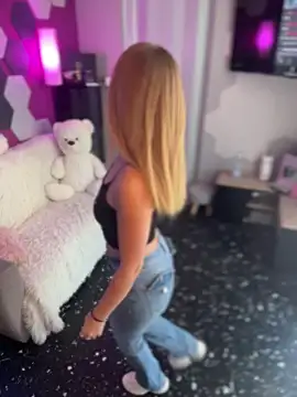 AnastasiaAniess online show from 10.28.25