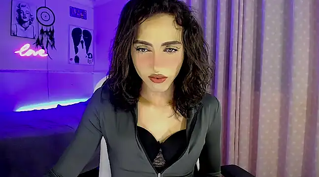 Snapshot of charlottesexxx chatting on 03.18.25 charlottesexxx online show from 03.18.25