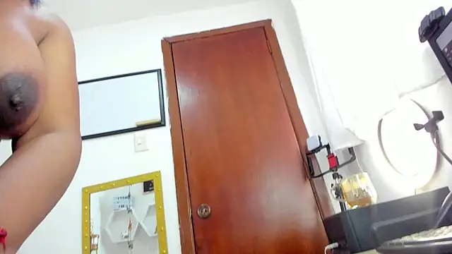 LadyNahir online show from 10.30.25