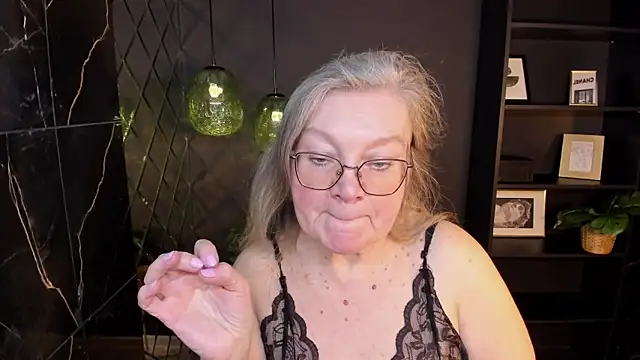 Snapshot of NataliMellow chatting on 02.14.26 NataliMellow online show from 02.14.26