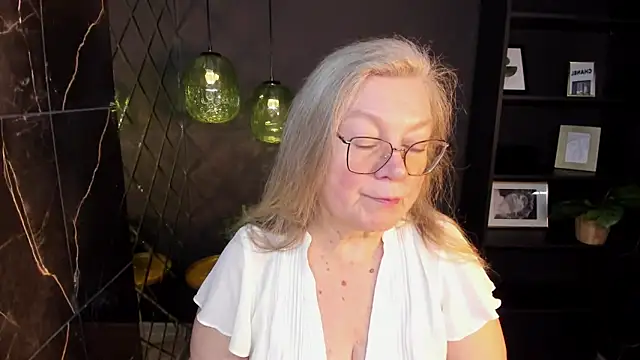 Snapshot of NataliMellow chatting on 02.15.26 NataliMellow online show from 02.15.26