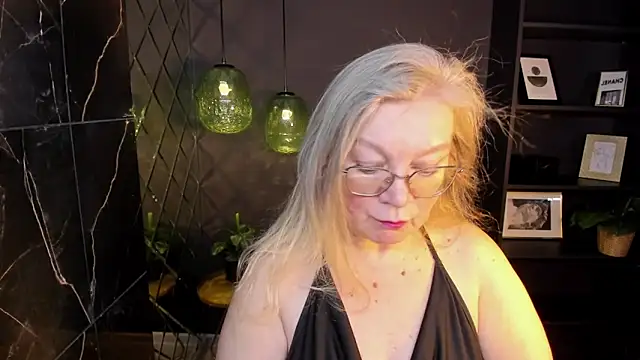 Snapshot of NataliMellow chatting on 02.21.26 NataliMellow online show from 02.21.26