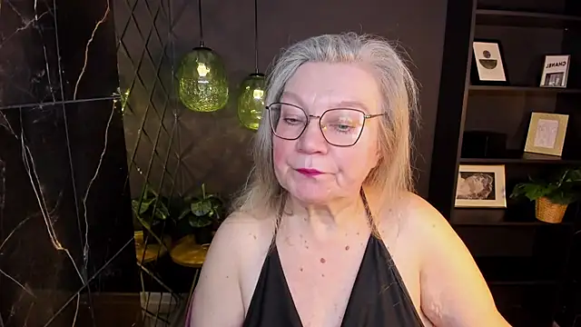 Snapshot of NataliMellow chatting on 02.25.26 NataliMellow online show from 02.25.26