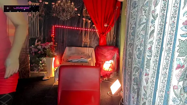 Snapshot of erotic_dessire chatting on 09.23.25 erotic dessire online show from 09.23.25