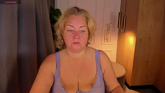 JenniferLight online show from 09.28.25