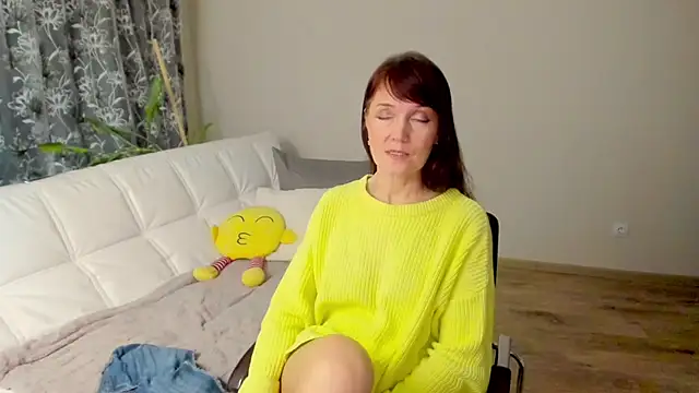 Snapshot of Fritha chatting on 02.05.25 Fritha online show from 02.05.25