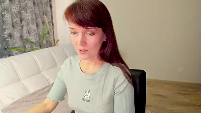 Snapshot of Fritha chatting on 02.08.25 Fritha online show from 02.08.25