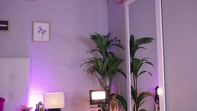 cinnamon afrodit online show from 10.19.25