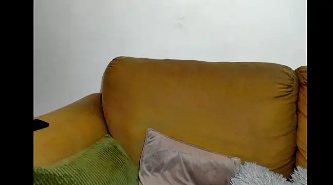 GlamourousKassy online show from 03.13.25