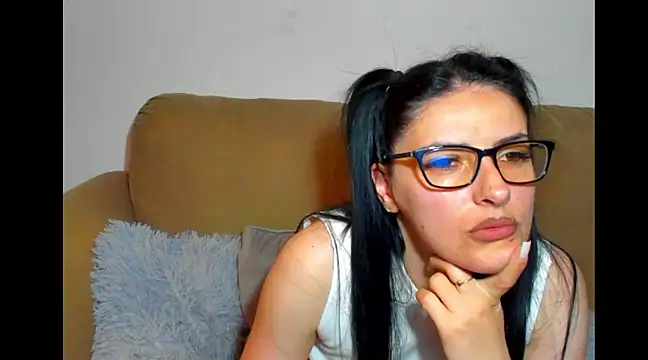 GlamourousKassy online show from 03.14.25