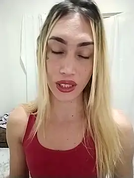 Snapshot of Ellenurach chatting on 12.17.25 Ellenurach online show from 12.17.25