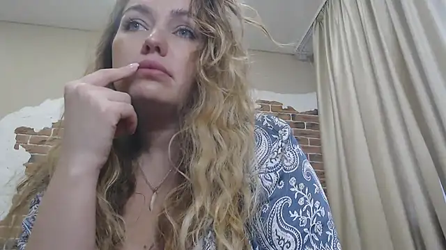 Snapshot of xxkristinaxx chatting on 01.24.25 xxkristinaxx online show from 01.24.25