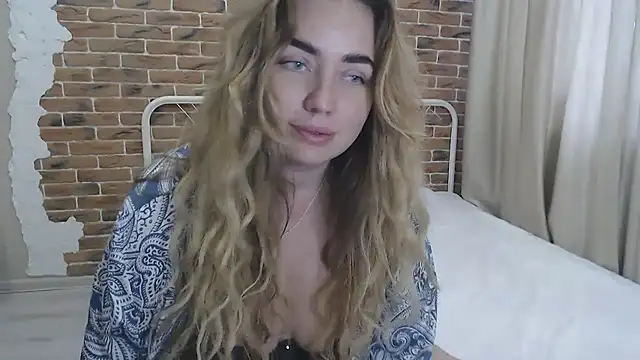 Snapshot of xxkristinaxx chatting on 02.13.25 xxkristinaxx online show from 02.13.25