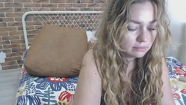 Snapshot of xxkristinaxx chatting on 03.06.25 xxkristinaxx online show from 03.06.25
