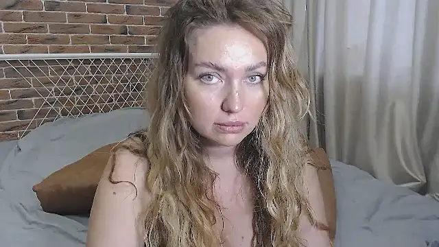 Snapshot of xxkristinaxx chatting on 03.14.25 xxkristinaxx online show from 03.14.25